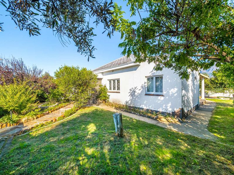 An outstanding family home waiting to be re-invigorated - Photo 3