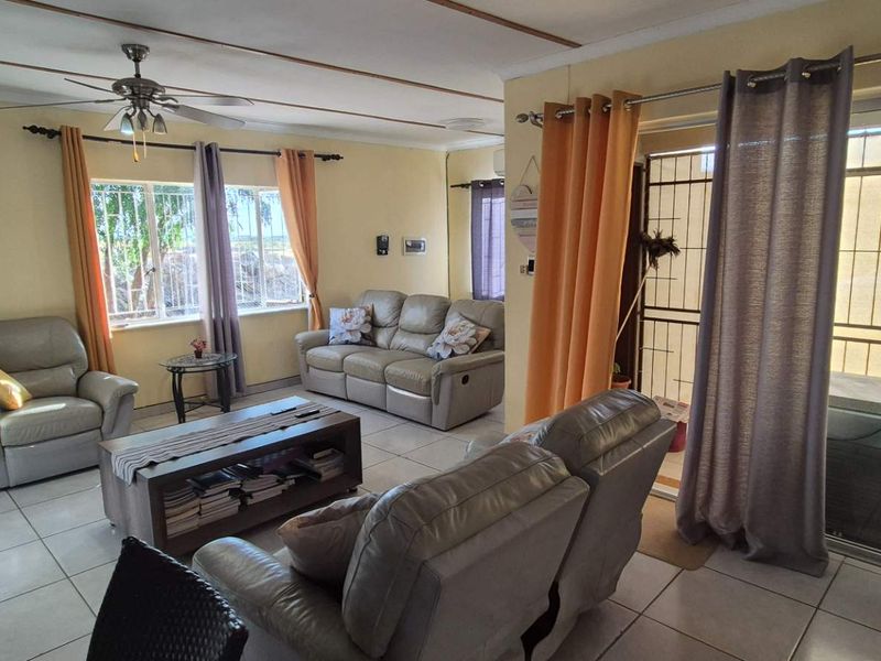 Freestanding Family Home For Sale in Okahandja Extension 8! - Photo 6