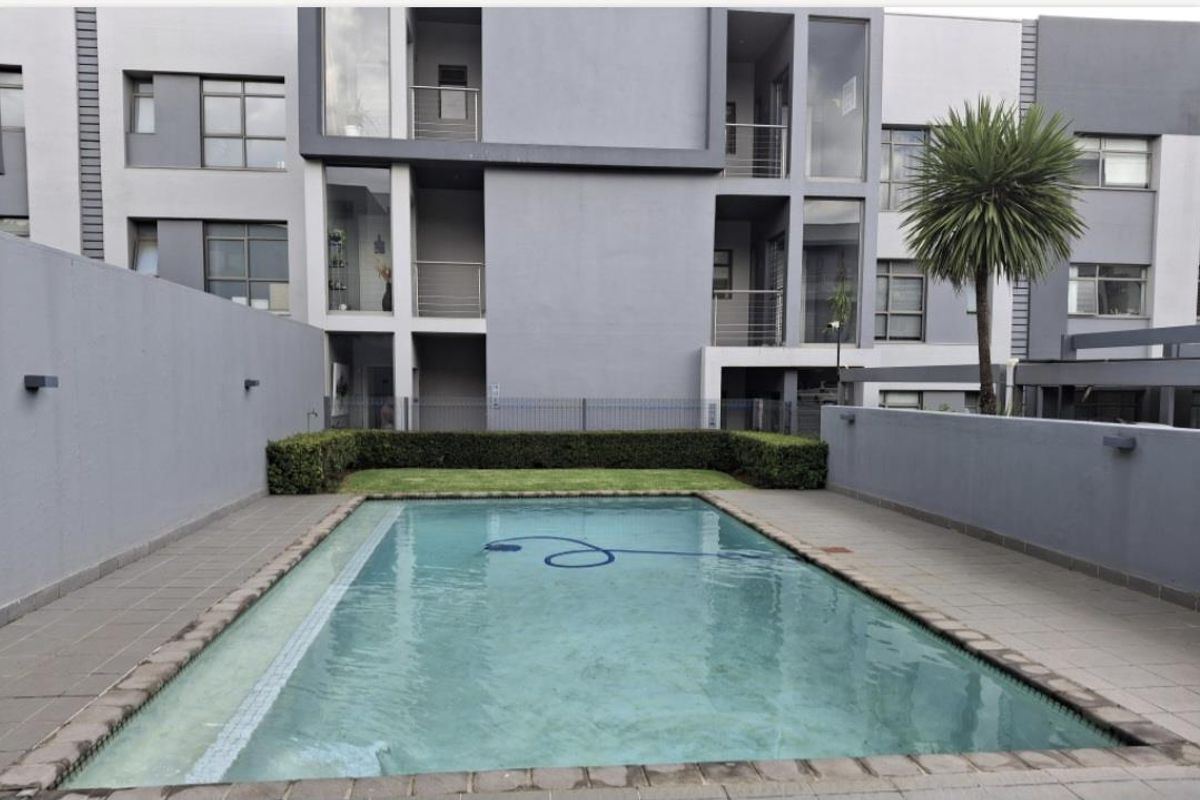 A GORGEOUS THREE BEDROOM FURNISHED APARTMENT - Photo 2