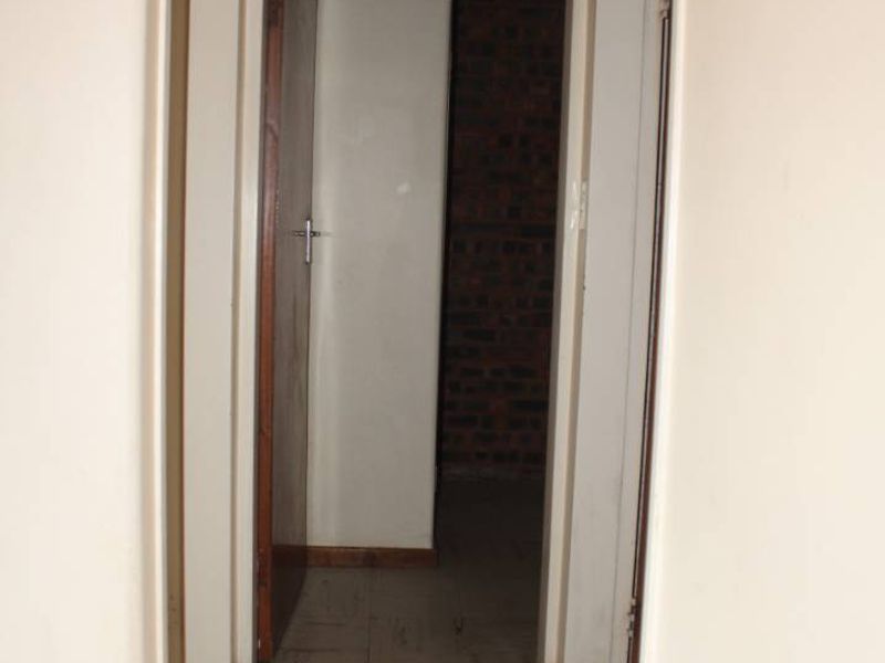 2.5-Bedroom Apartment to Rent in Pretoria Gardens- Suiderland Building - Photo 7