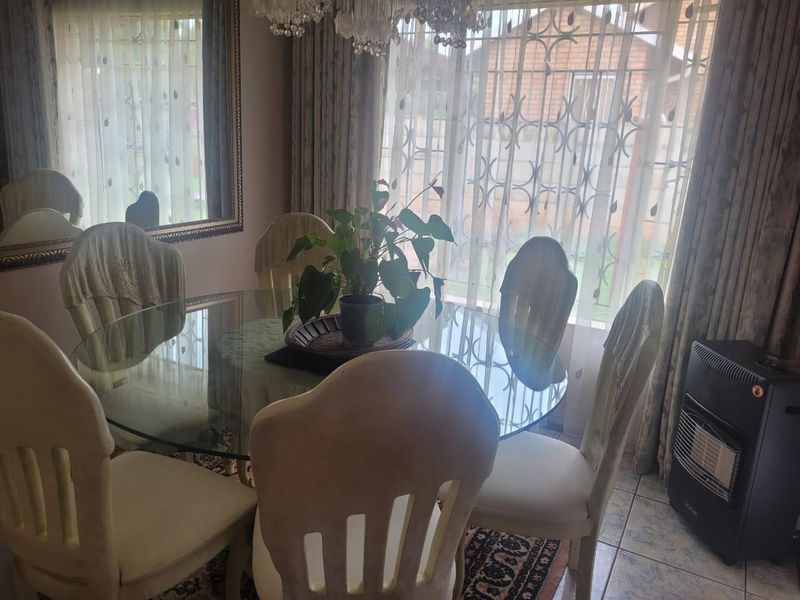 Family home - Photo 4