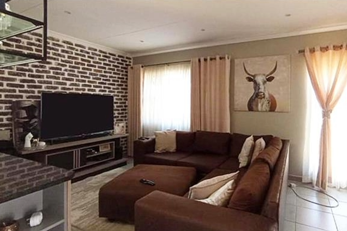 Modern Living, Maximum Security - Photo 4