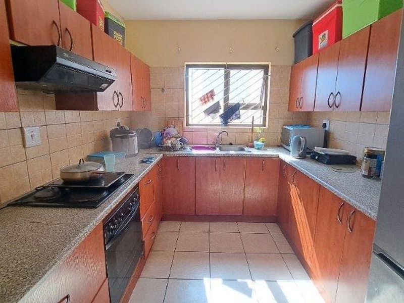 Duplex house with a Flat - Photo 7