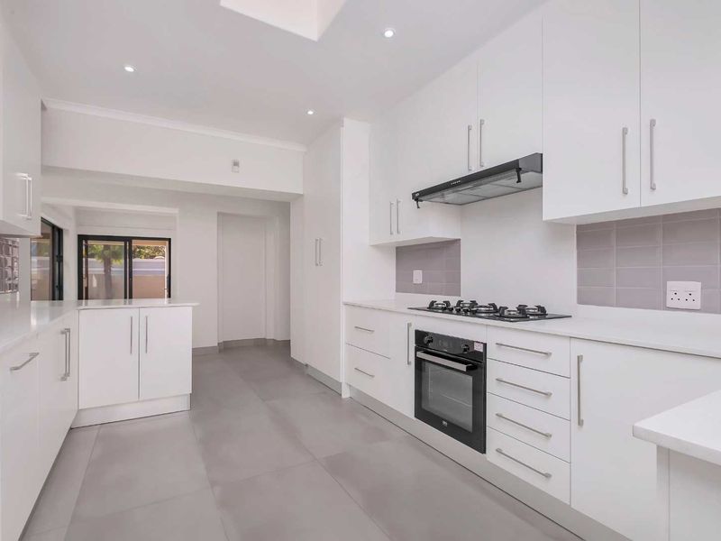 MODERN SINGLE STOREY - Photo 6