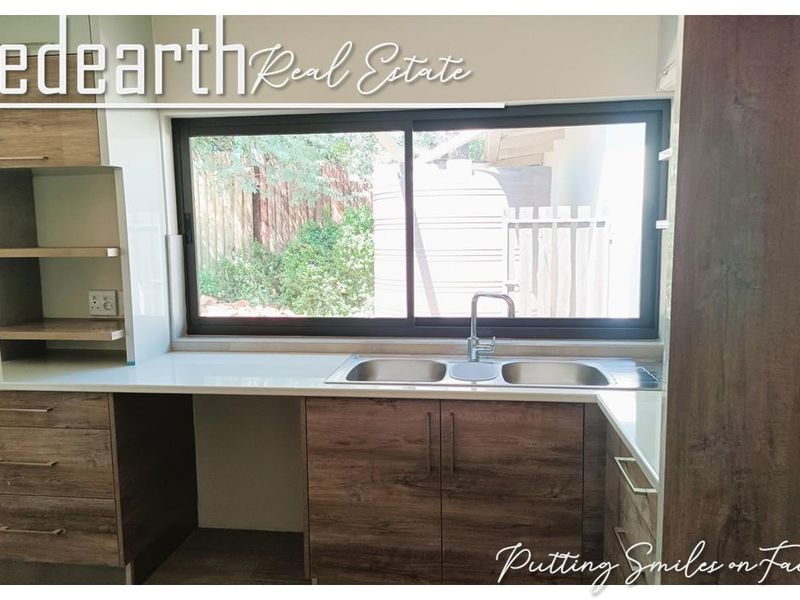 “A Newly Renovated Luxury Retreat in Prime Ludwigsdorf” - Photo 6