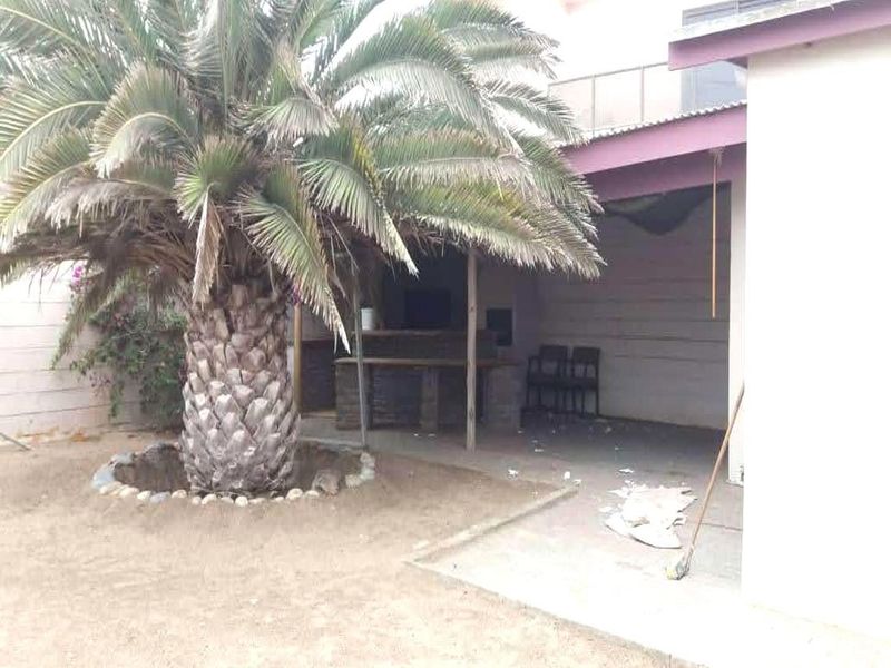 Renovation/Fixer-upper Opportunity  - well located - Prime Vineta - Photo 2