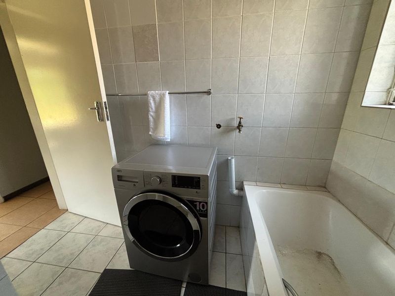 Spacious 3 bed 2 bath unit for sale in Primrose - Photo 6