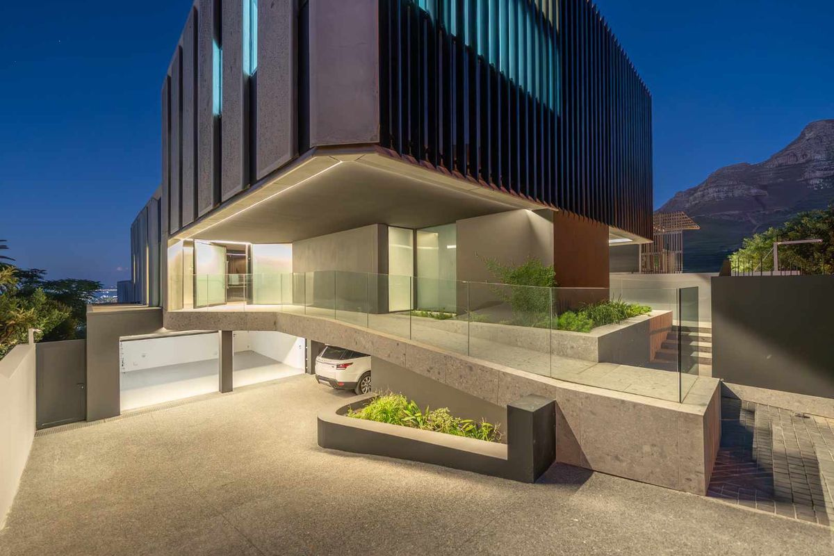 4B Rugby Road, Oranjezicht  Executive Living Redefined Architectural Luxury. Intelligent Living. Exceptional Sustainability. - Photo 2