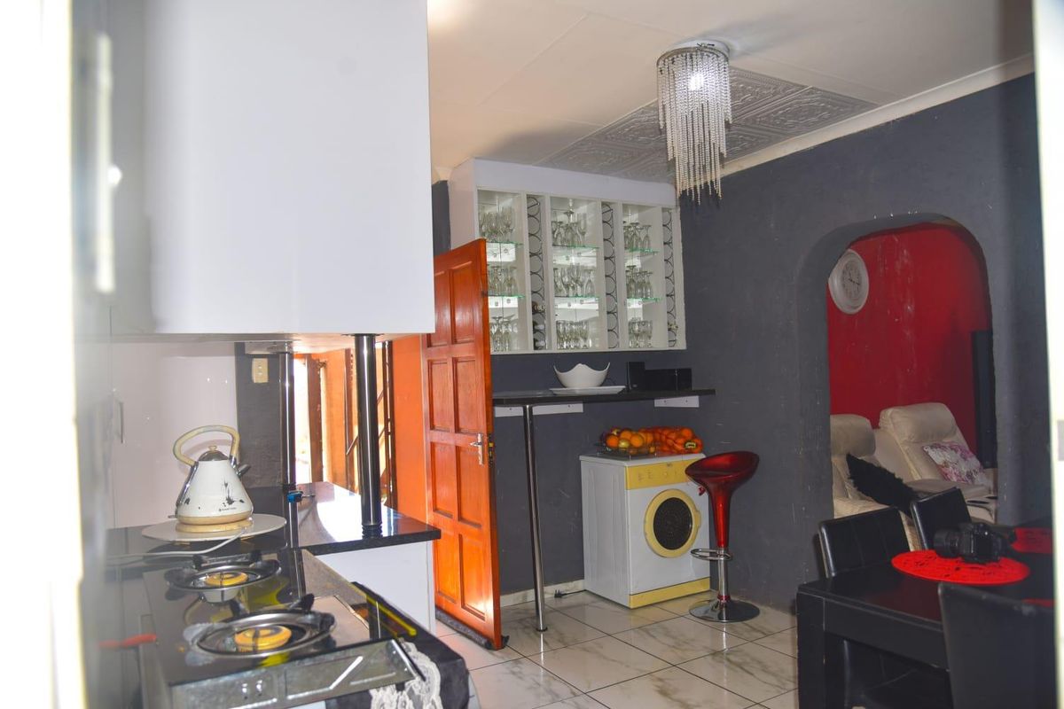 Clayville - R 960 000 Lovely Home ! - Photo 4