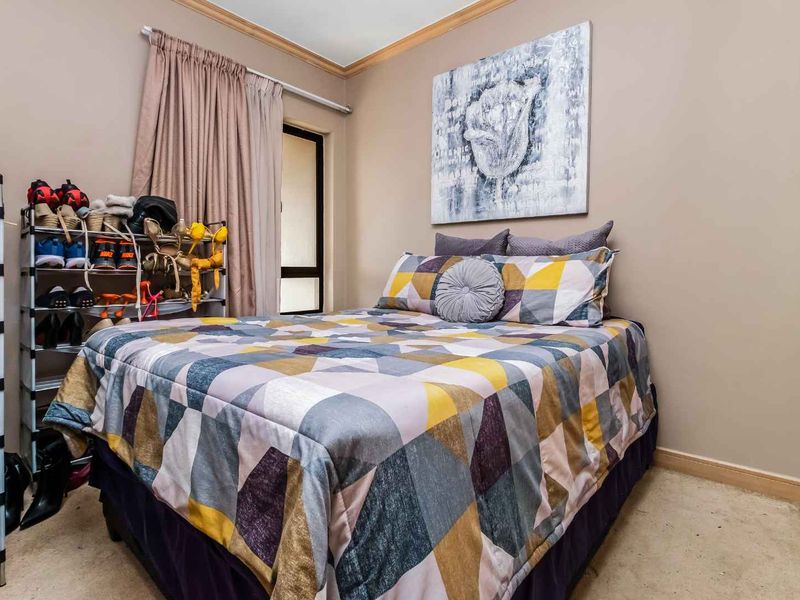 TOP FLOOR LOFT APARTMENT, BOASTING LOADS OF NAURAL LIGHT AND IN A FANTASTIC LOCATION - Photo 9