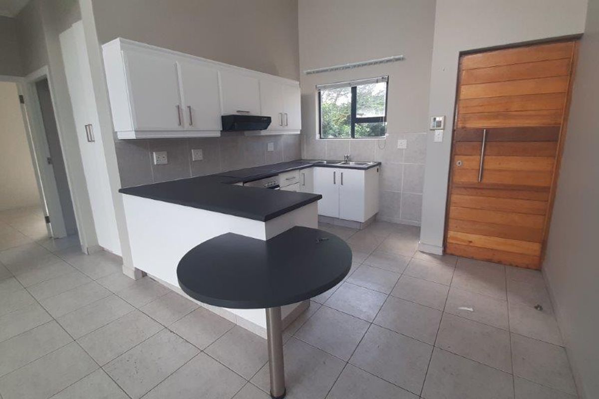 Sole Mandate !!! Beautiful Apartment For Sale in Palm Lakes Estate - Photo 3