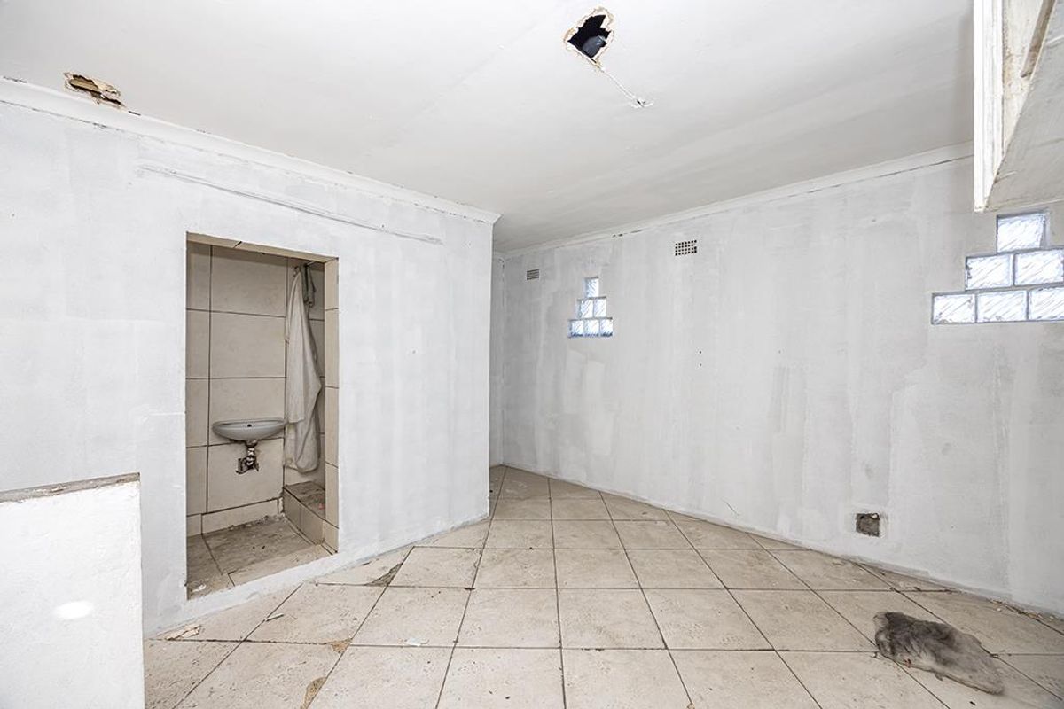 Investor’s Dream Opportunity on Koeberg Road, Brooklyn - Photo 4