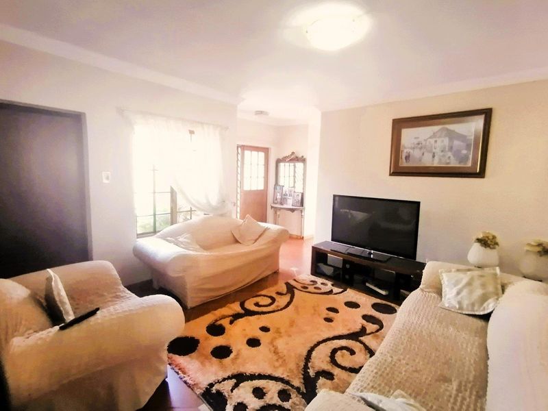 Beautiful Home in a Well maintained Complex - Photo 6