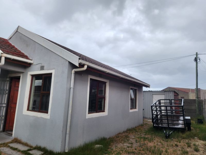 Charming Two-Bedroom House for Sale in Litha Park, Khayelitsha - Photo 4