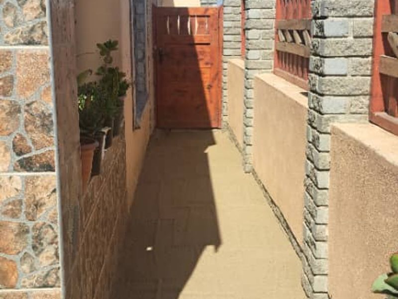 4 Bedroom HOUSE FOR SALE/Additional 3 Outside Flats - Photo 6