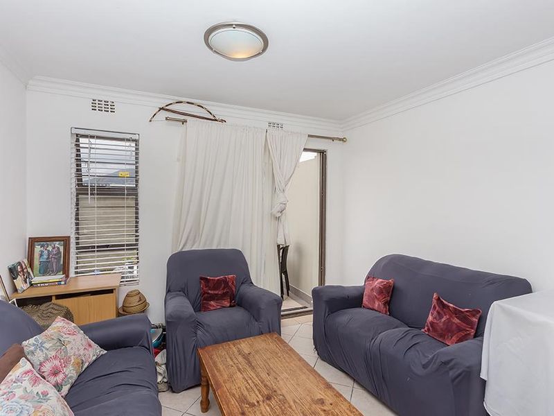 2 Bed Ground Floor Apartment - Photo 3