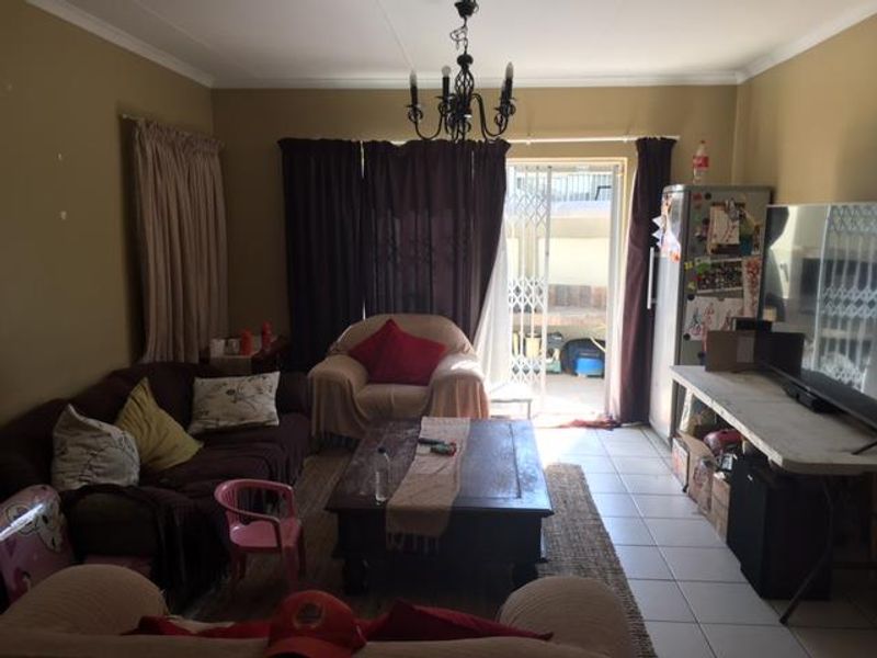 CORNER UNIT!! SOUGHT-AFTER COMPLEX CLOSE TO ALL AMENITIES AND THE INTERNATIONAL SCHOOL!! - Photo 5