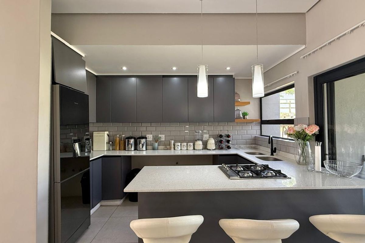 Palm Lakes Estate Rental - Photo 5