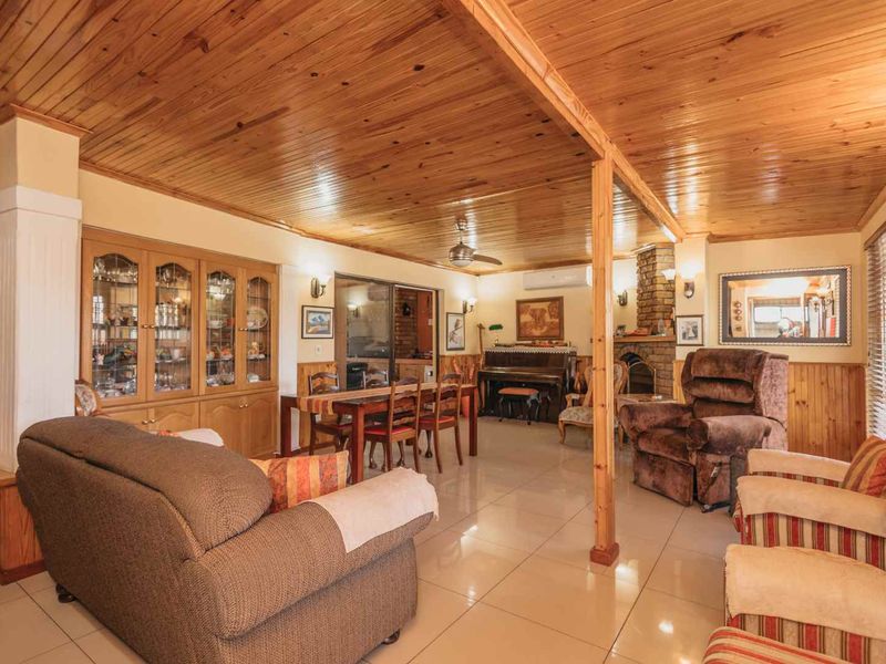 Inviting 4 Bedroom Haven: Spacious & Well-Maintained Residence - Photo 6