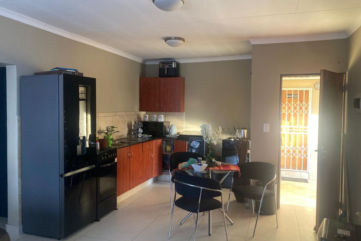 Specious 2 bedroom apartment for sale at Jabulani - Photo 2