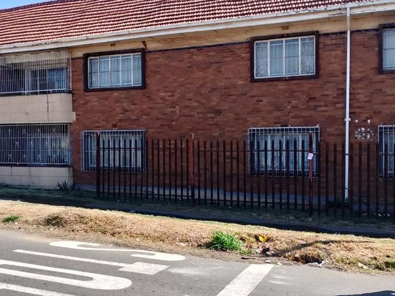 10-Unit Goldmine in Rosettenville: Seize the Opportunity! - Photo 2