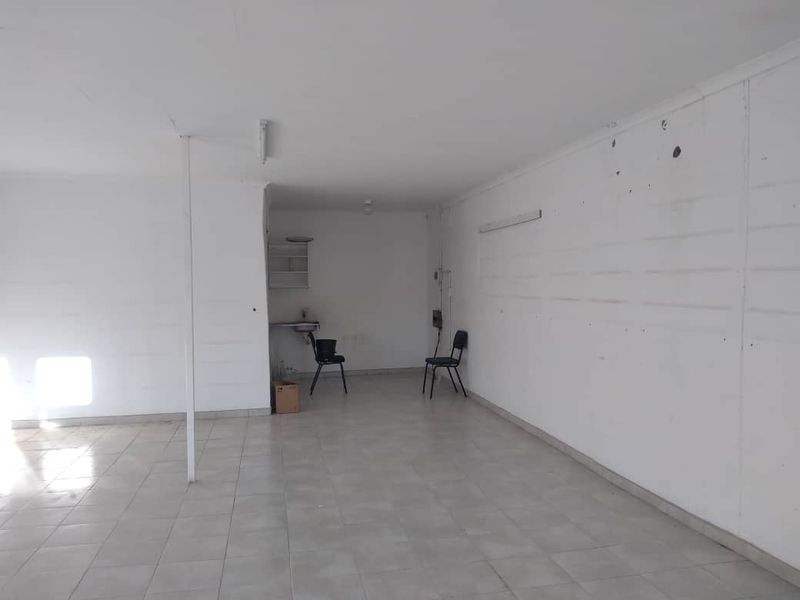 Oniipa, Rental Opportunity alongside Onandjokwe Main Road suitable for a small business e,g pharmacy, butchery, cosmetics shop etc - Photo 4