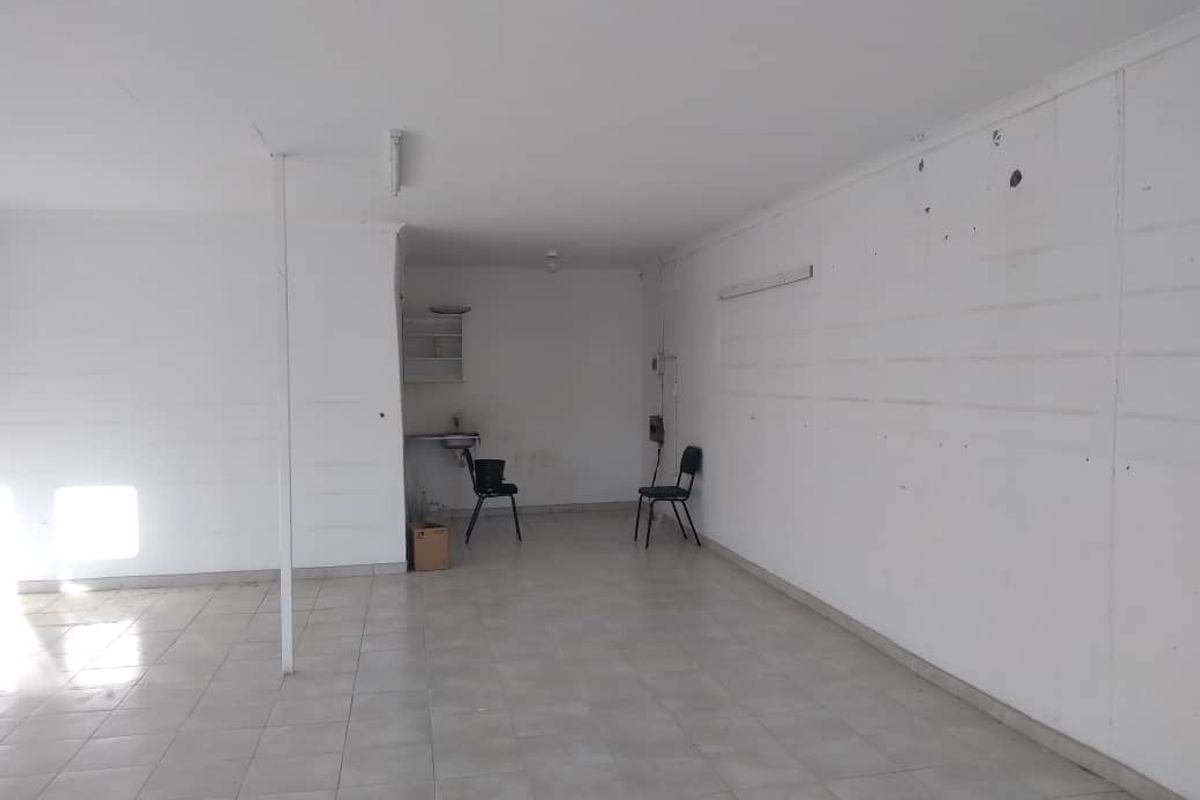 Oniipa, Rental Opportunity alongside Onandjokwe Main Road suitable for a small business e,g pharmacy, butchery, cosmetics shop etc - Photo 4