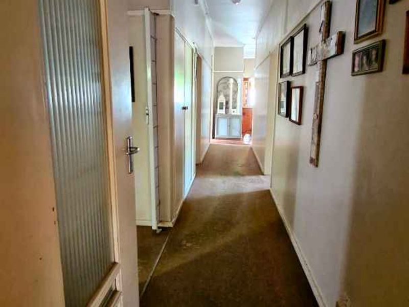 COTTAGE STYLE HOME OF CHARACTER IN THE HEART OF RIETONDALE - Photo 4