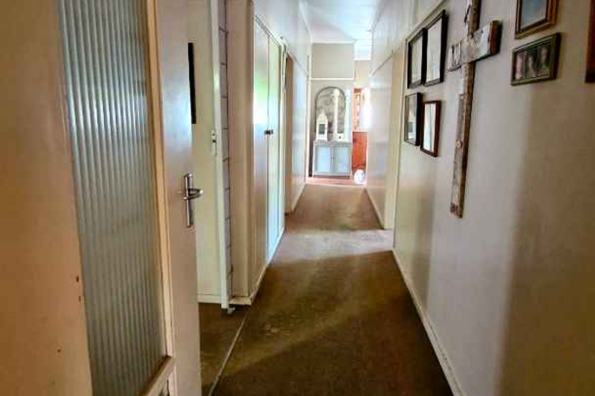 COTTAGE STYLE HOME OF CHARACTER IN THE HEART OF RIETONDALE - Photo 4