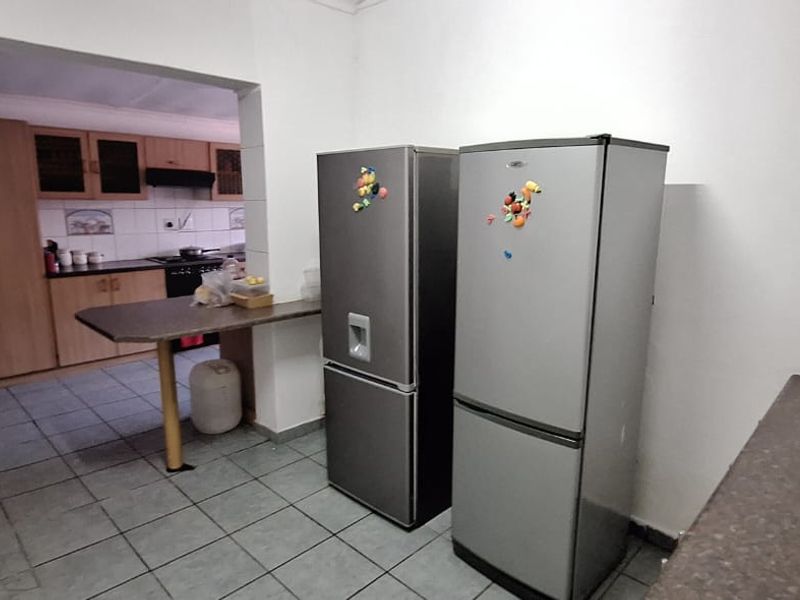 "Khomasdal: 3-Bed Family Home + 2-Bed Flat!" - Photo 10