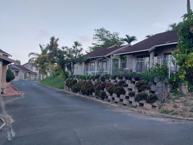 Proximity. Convenience. Low Levies. - Photo 1