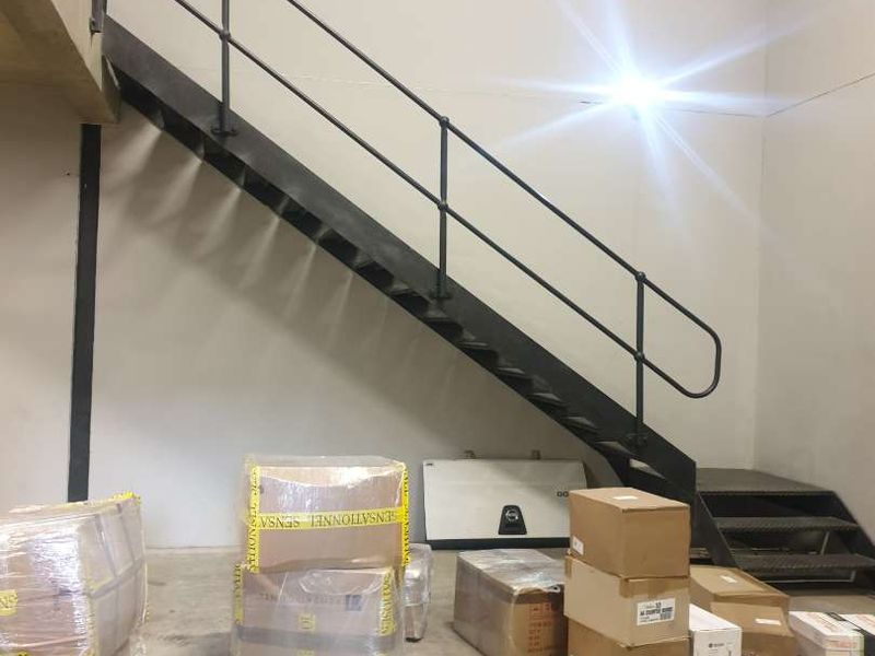 LIGHT INDUSTRIAL UNIT 4 SALE - Photo 2