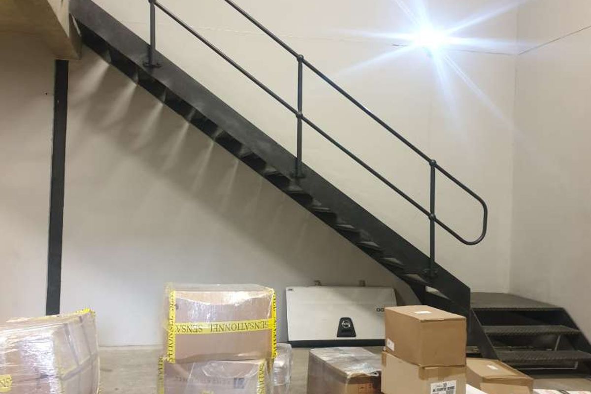 LIGHT INDUSTRIAL UNIT 4 SALE - Photo 2