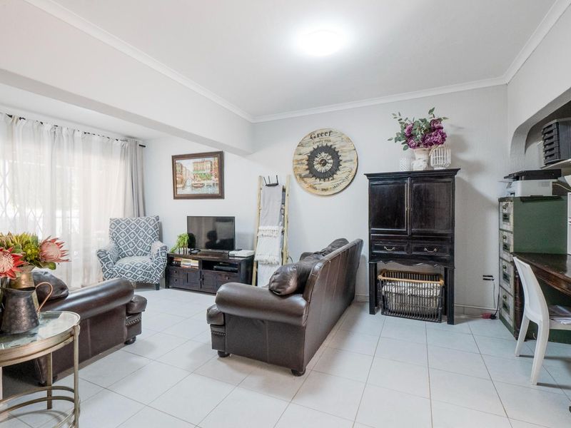 Modern duplex unit - Photo 7