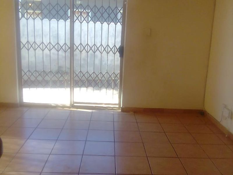 3 Bedroom House - Photo 4
