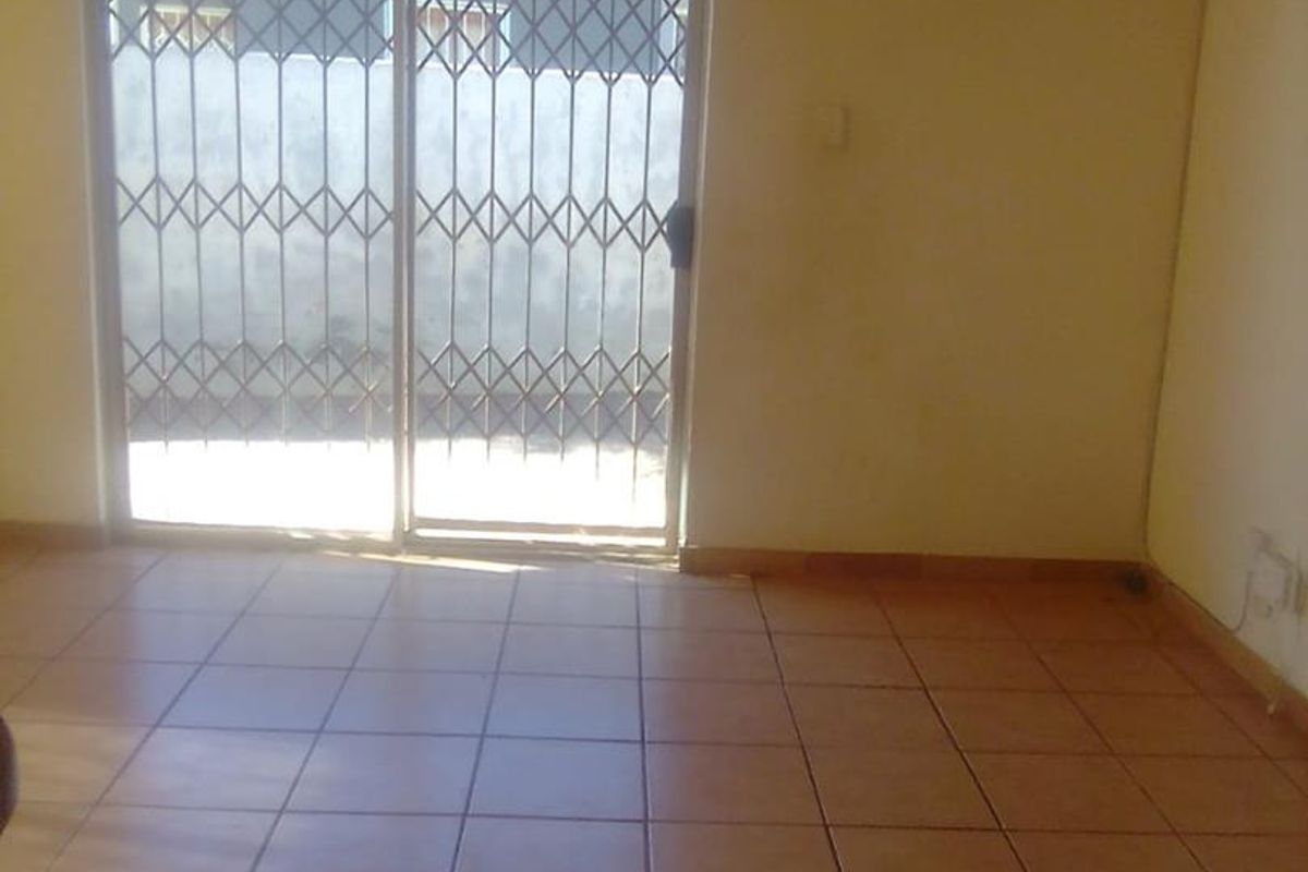 3 Bedroom House - Photo 4