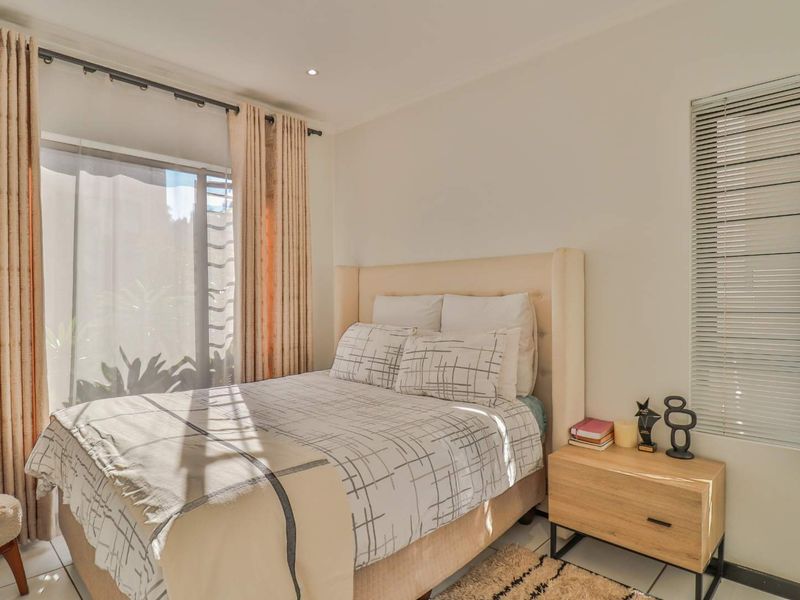 Lovely 2 Bed 1 Bath Apartment in Lonehill - Photo 6