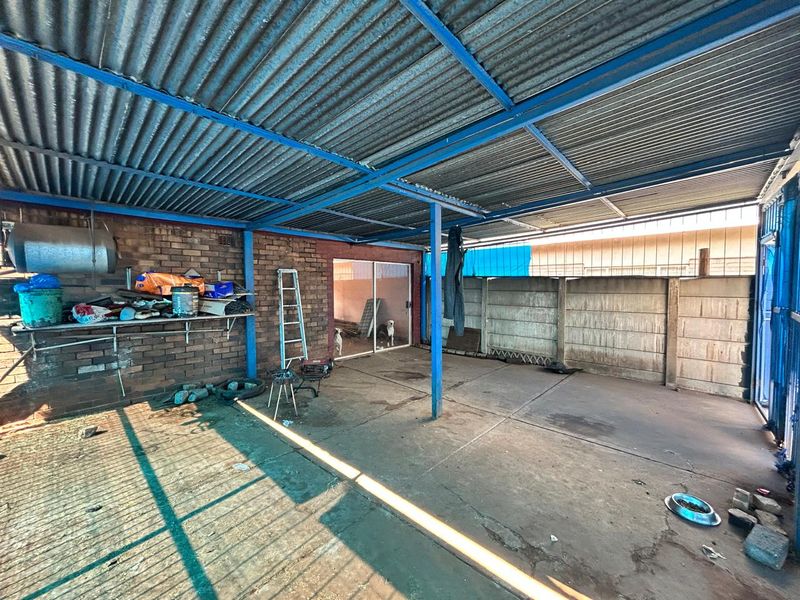Home & Flatlet Combo - Photo 9