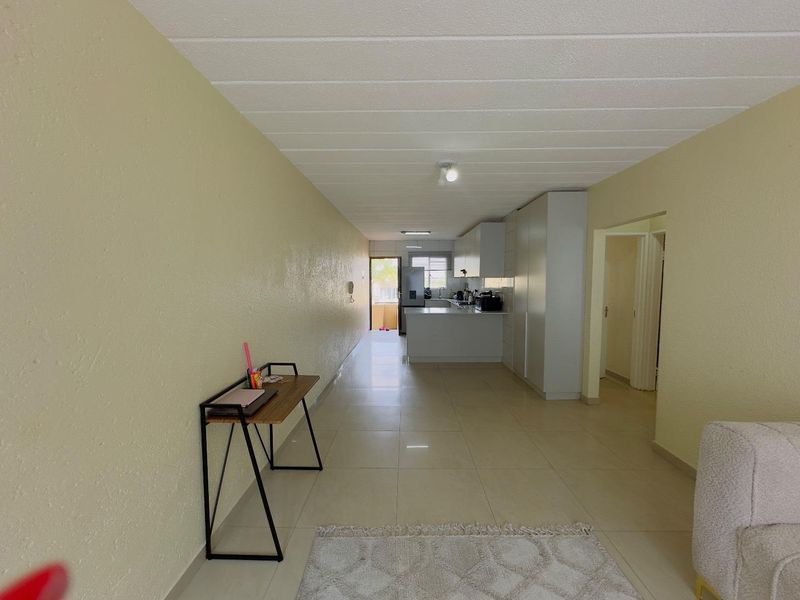 2 Bedroom Apartment for Sale in Glen Austin - Photo 3