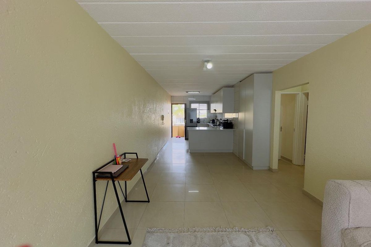 2 Bedroom Apartment for Sale in Glen Austin - Photo 3