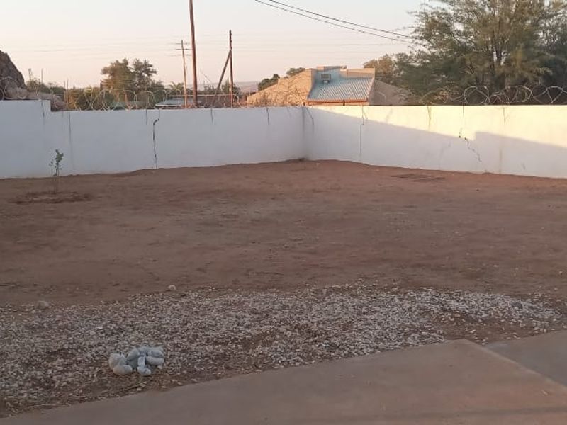 Spacious 3-Bedroom Family Home on Large Erf - Ideal for Expansion or Investment! - Photo 7