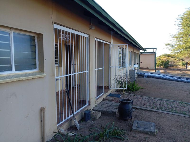 "Dream Big: 8.5 Hectares of Opportunity in Vastfontein! - Photo 2