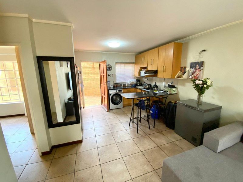 Beautiful newly painted simplex - Photo 6