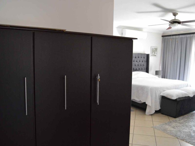 Beautiful double-storey 4-bedroom house - Photo 10