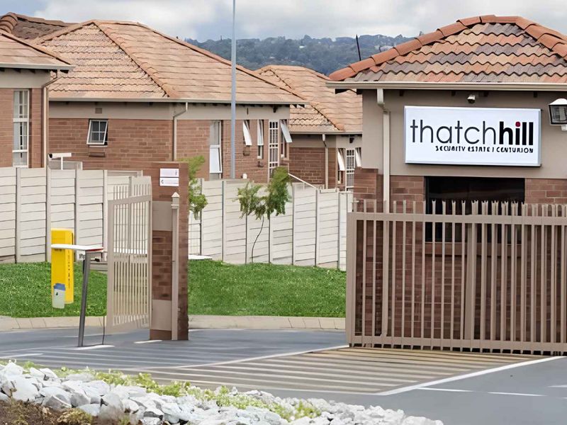 "Secure Estate Living: 3-Bed, Ready to Move In!" - Photo 2