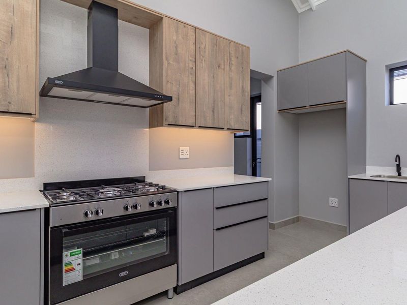 Brand-New 3-Bedroom Single-Storey Home | No Transfer Duty | Outeniquasbosch Wildlife Village - Photo 9
