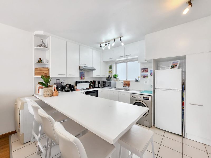 Large FURNISHED one bedroom apartment with sea views on Beach Road - Photo 7