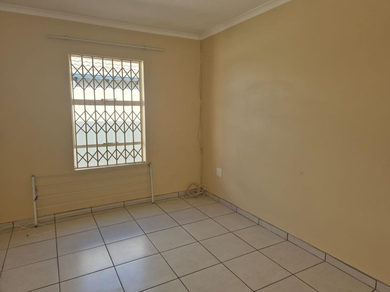 Riverside View - R 875 000 Neat Family Home - Photo 10
