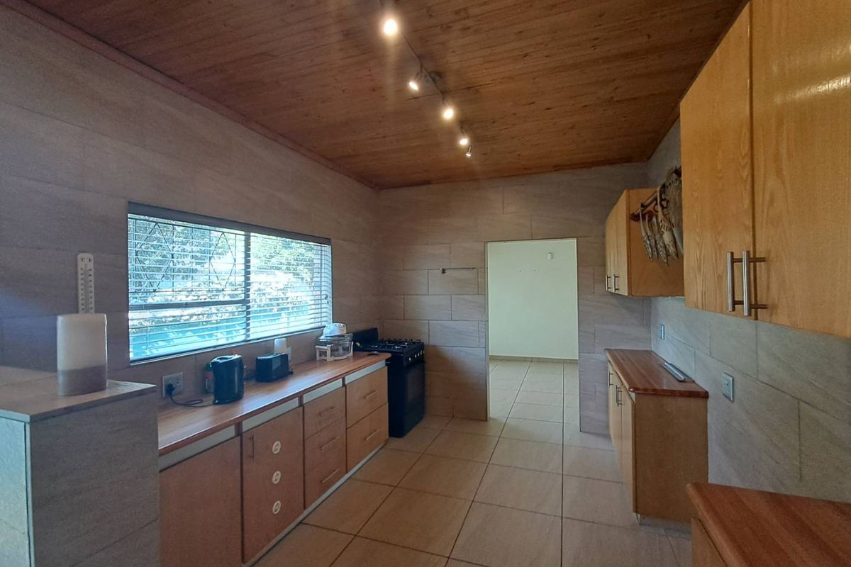 Main House & Cottage: Ideal for Family & Guests! - Photo 4