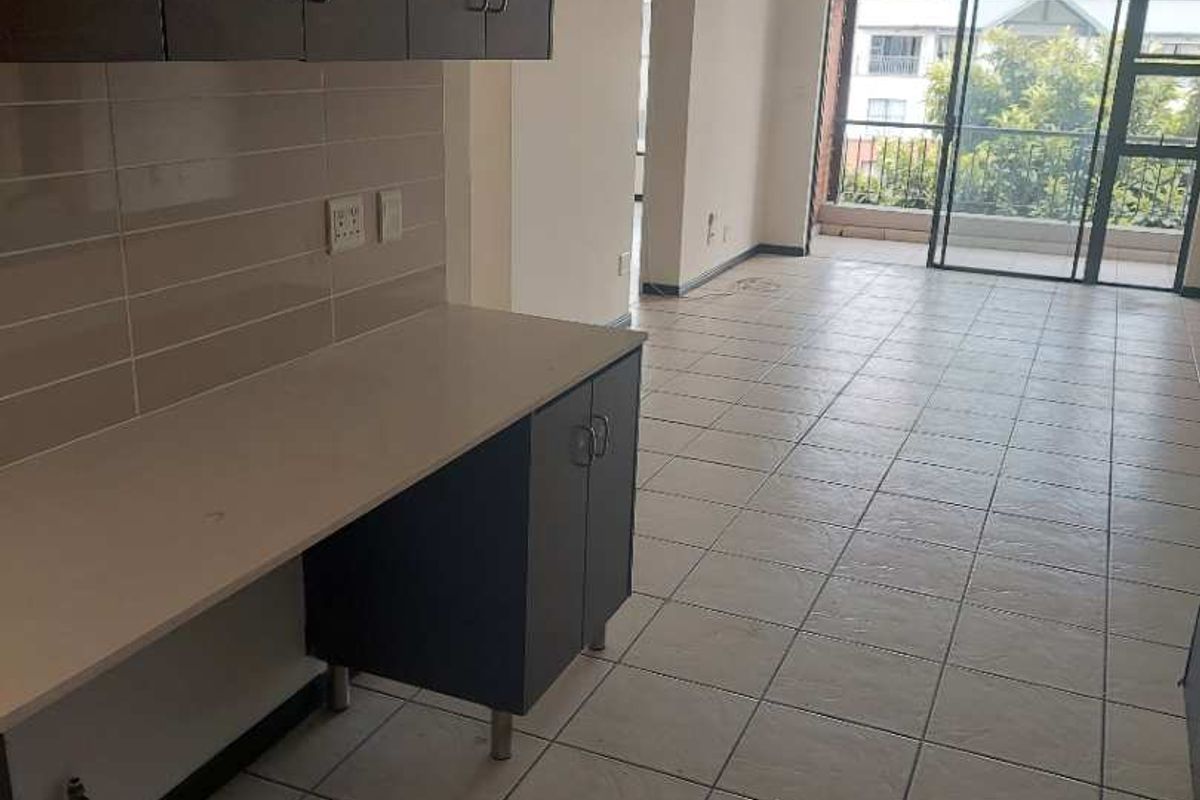 3 Bedroom Apartment for sale - Photo 2